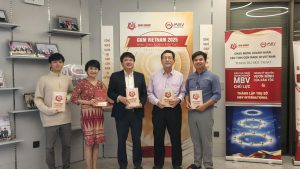 GKM đón tiếp GS Kenichi Ohno (thứ hai từ phải qua) và GS Izumi Ohno (thứ hai từ trái qua) (Ảnh: GKM)